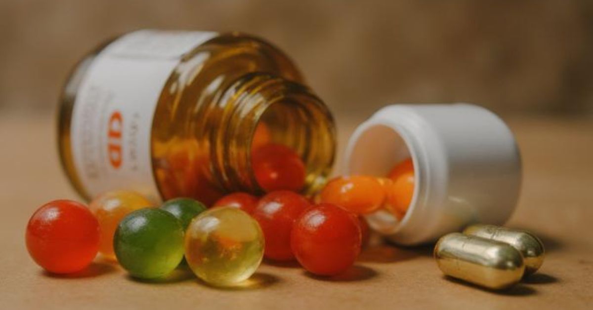 CBD Gummies vs CBD Capsules
